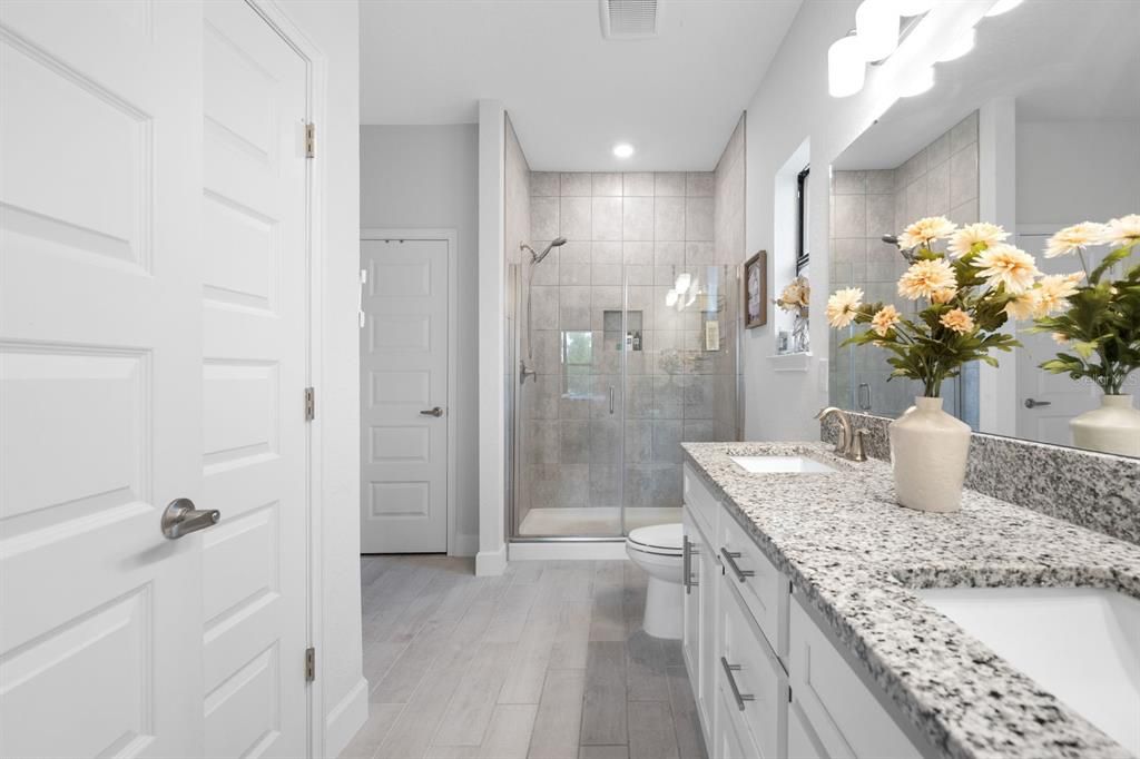 For Sale: $449,900 (5 beds, 3 baths, 2723 Square Feet)