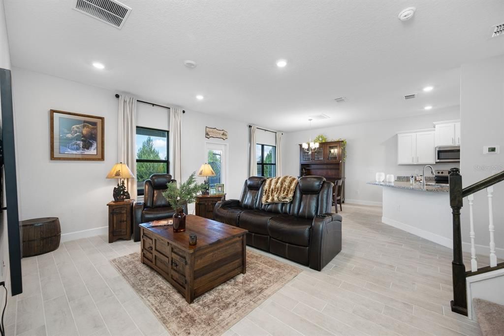 For Sale: $449,900 (5 beds, 3 baths, 2723 Square Feet)