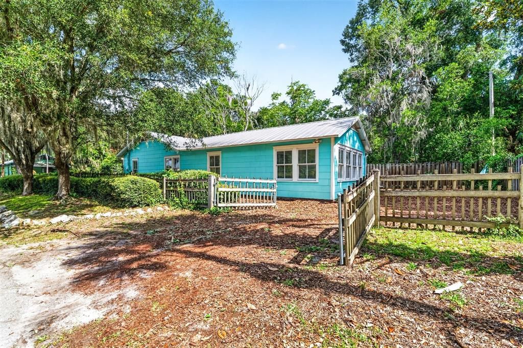 For Sale: $449,000 (3 beds, 2 baths, 1340 Square Feet)