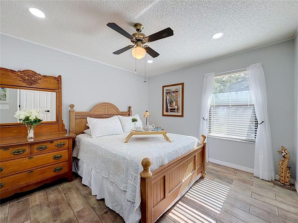 For Sale: $445,000 (3 beds, 2 baths, 1645 Square Feet)