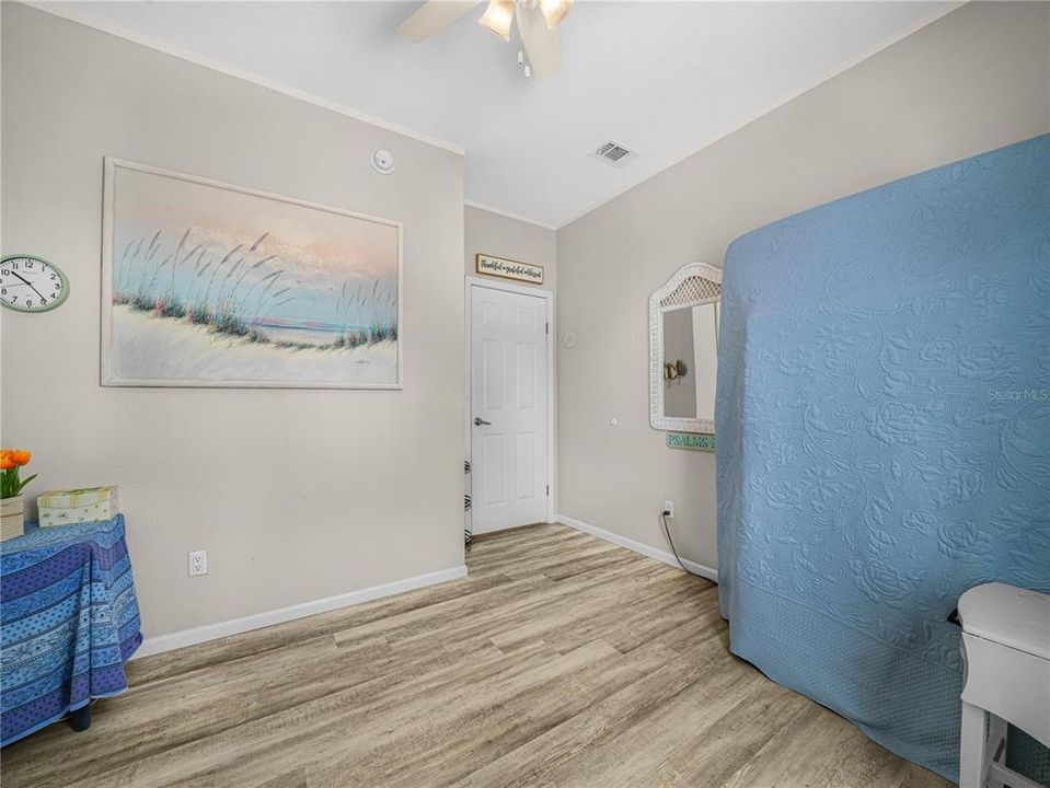 For Sale: $270,000 (2 beds, 2 baths, 1296 Square Feet)