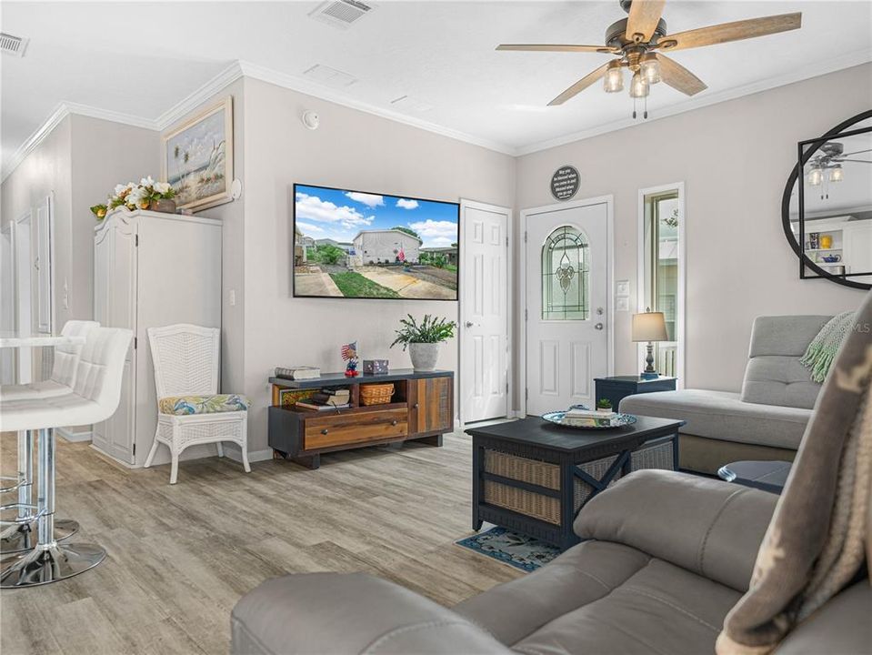 For Sale: $270,000 (2 beds, 2 baths, 1296 Square Feet)
