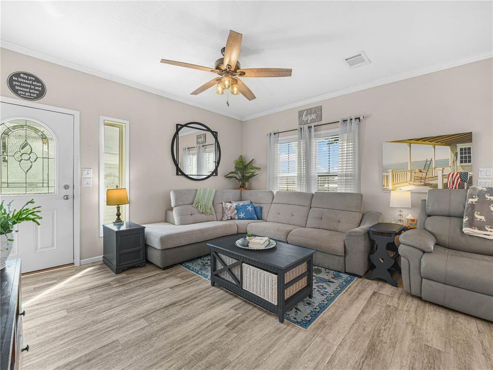 For Sale: $270,000 (2 beds, 2 baths, 1296 Square Feet)