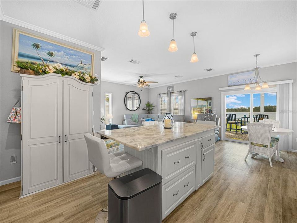 For Sale: $270,000 (2 beds, 2 baths, 1296 Square Feet)