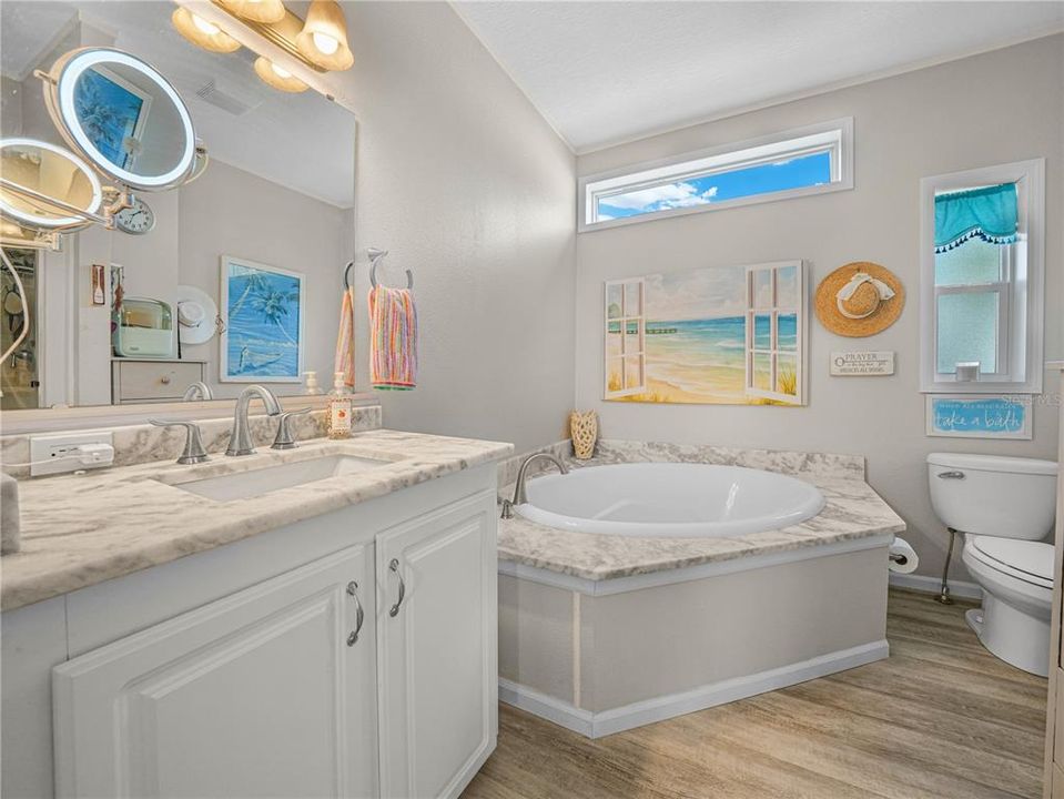 For Sale: $270,000 (2 beds, 2 baths, 1296 Square Feet)