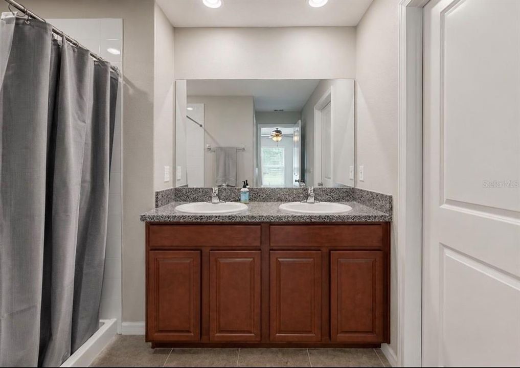 En Venta: $299,000 (3 camas, 2 baños, 1451 Pies cuadrados)