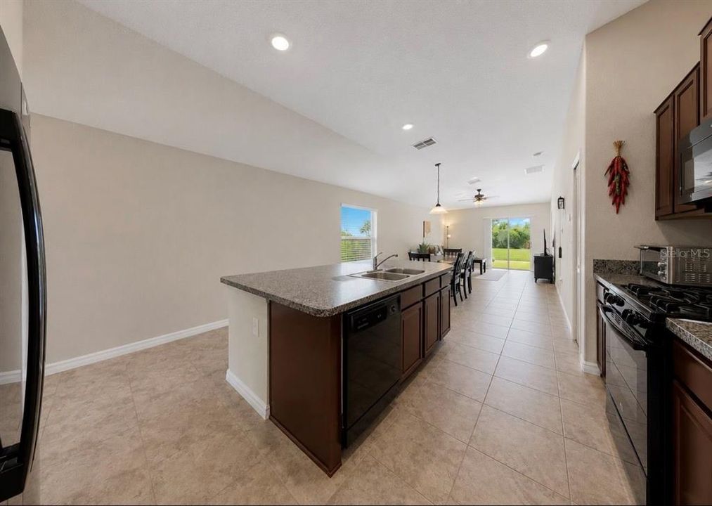 En Venta: $299,000 (3 camas, 2 baños, 1451 Pies cuadrados)