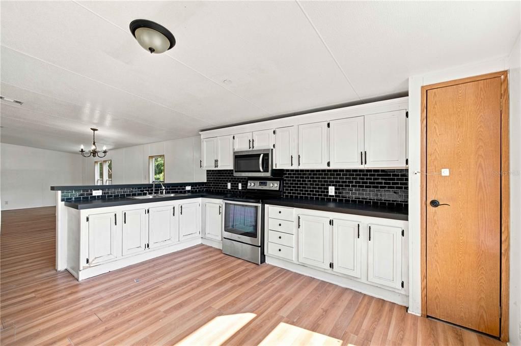 На продажу: $385,000 (3 спален, 2 ванн, 1512 Квадратных фут)
