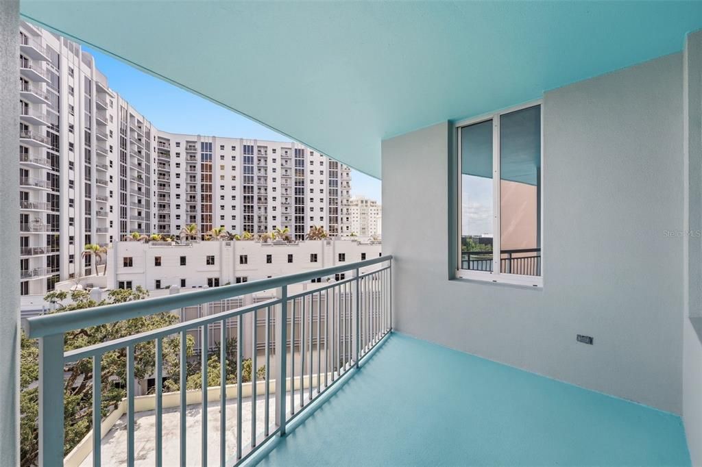На продажу: $399,000 (2 спален, 2 ванн, 1143 Квадратных фут)