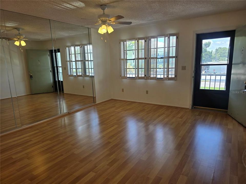 En Venta: $114,900 (2 camas, 2 baños, 1135 Pies cuadrados)