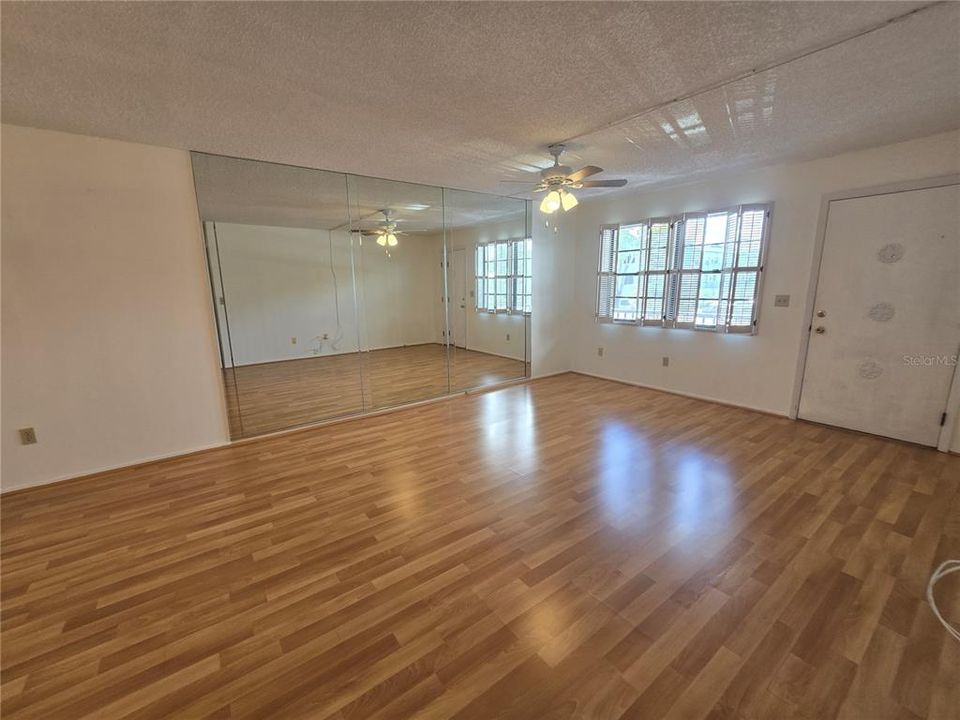 En Venta: $114,900 (2 camas, 2 baños, 1135 Pies cuadrados)