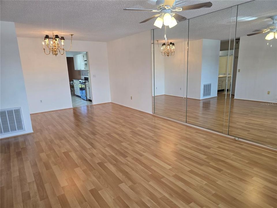 En Venta: $114,900 (2 camas, 2 baños, 1135 Pies cuadrados)