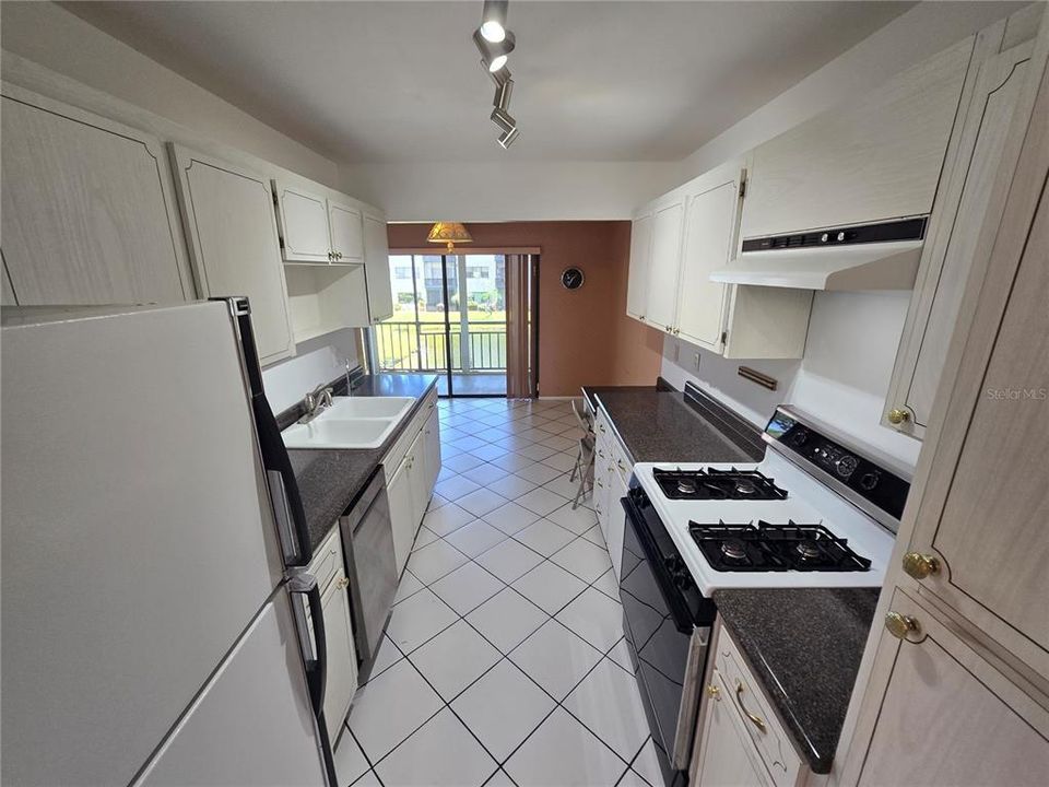 En Venta: $114,900 (2 camas, 2 baños, 1135 Pies cuadrados)