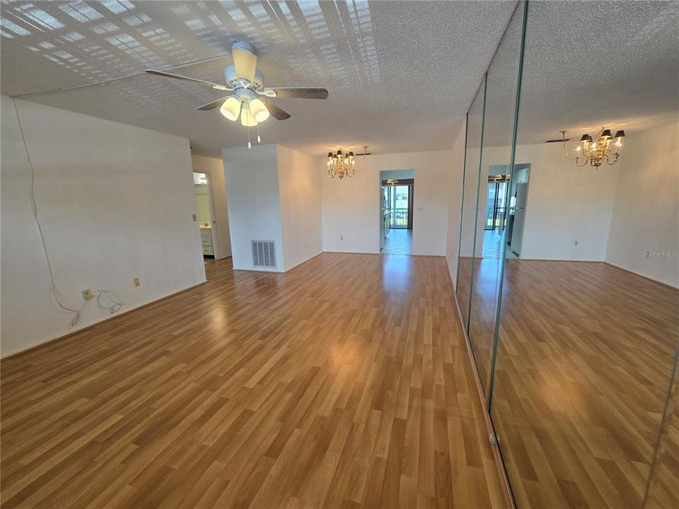 En Venta: $114,900 (2 camas, 2 baños, 1135 Pies cuadrados)