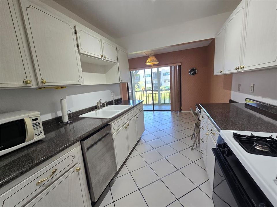 En Venta: $114,900 (2 camas, 2 baños, 1135 Pies cuadrados)