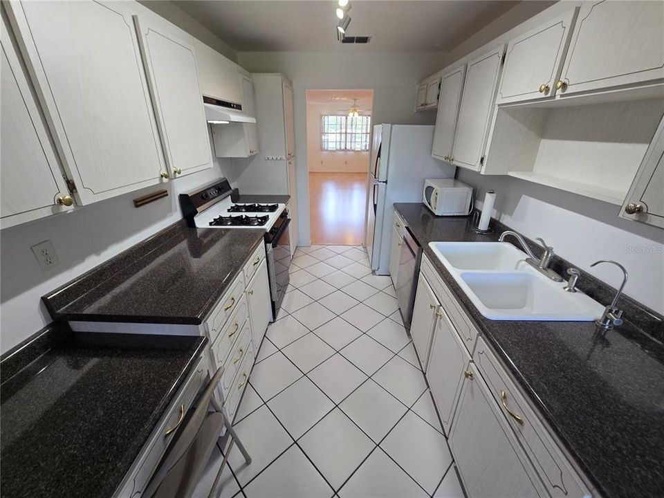 En Venta: $114,900 (2 camas, 2 baños, 1135 Pies cuadrados)