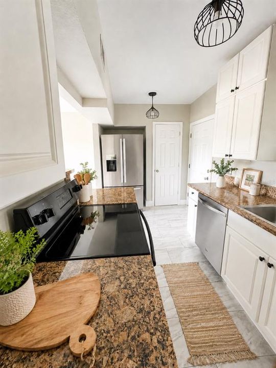 For Rent: $2,650 (4 beds, 2 baths, 1228 Square Feet)