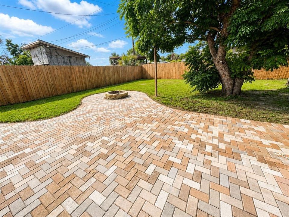 For Rent: $2,650 (4 beds, 2 baths, 1228 Square Feet)
