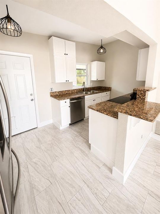 For Rent: $2,650 (4 beds, 2 baths, 1228 Square Feet)