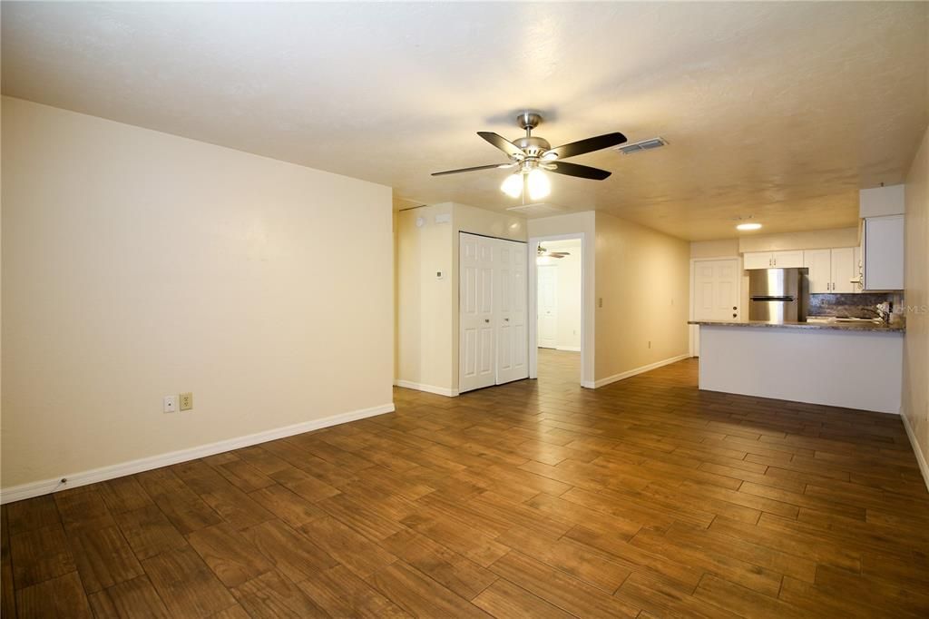 For Rent: $1,350 (2 beds, 1 baths, 900 Square Feet)