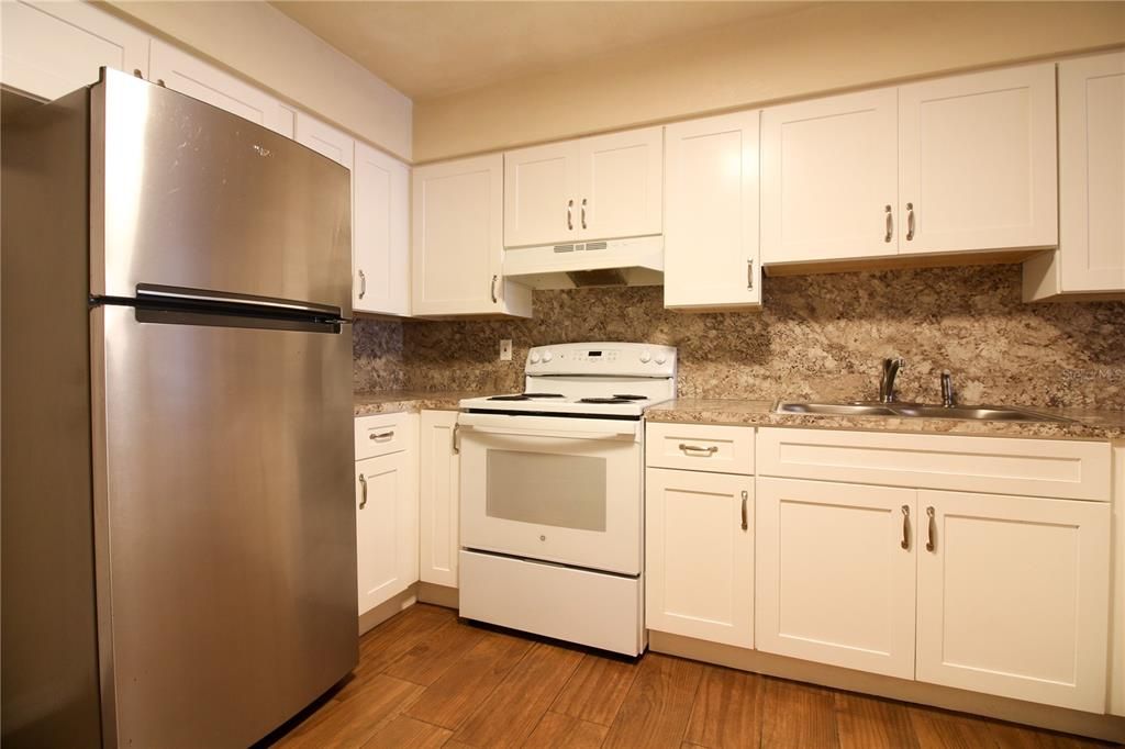 For Rent: $1,350 (2 beds, 1 baths, 900 Square Feet)