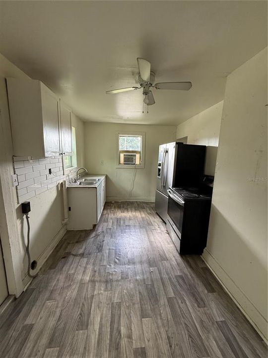 For Sale: $239,000 (2 beds, 1 baths, 1020 Square Feet)