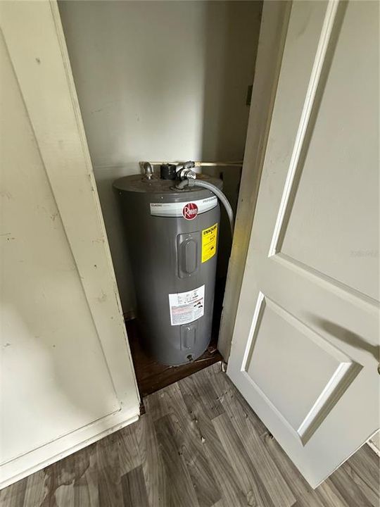 For Sale: $239,000 (2 beds, 1 baths, 1020 Square Feet)