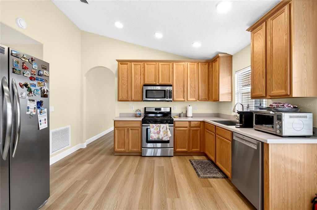 For Sale: $500,000 (3 beds, 2 baths, 1560 Square Feet)