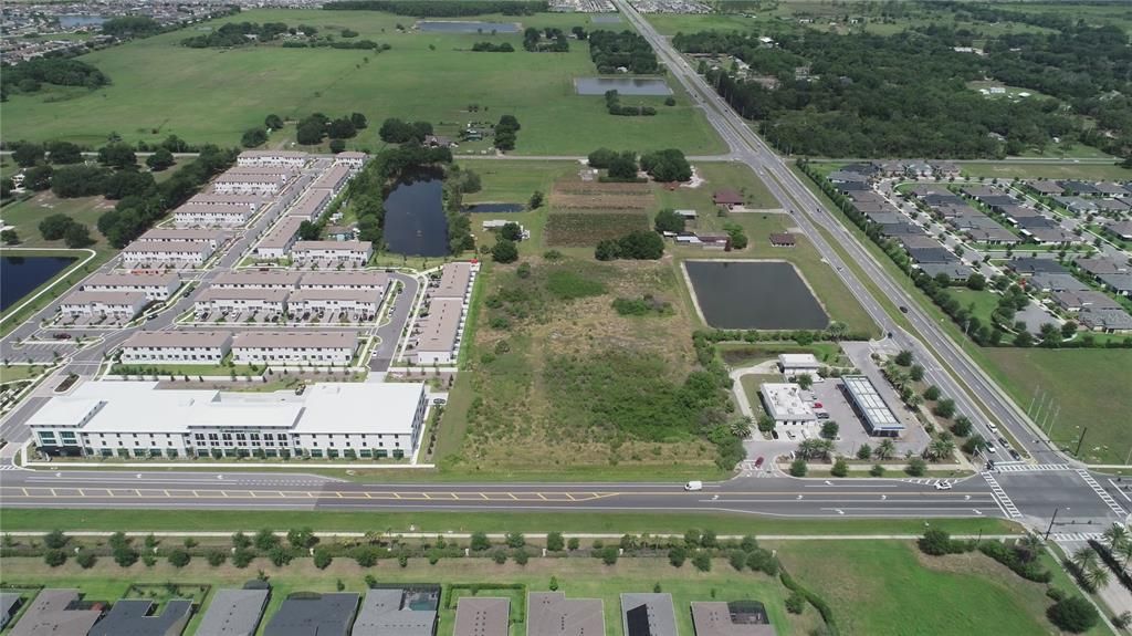 На продажу: $2,990,000 (4.83 acres)