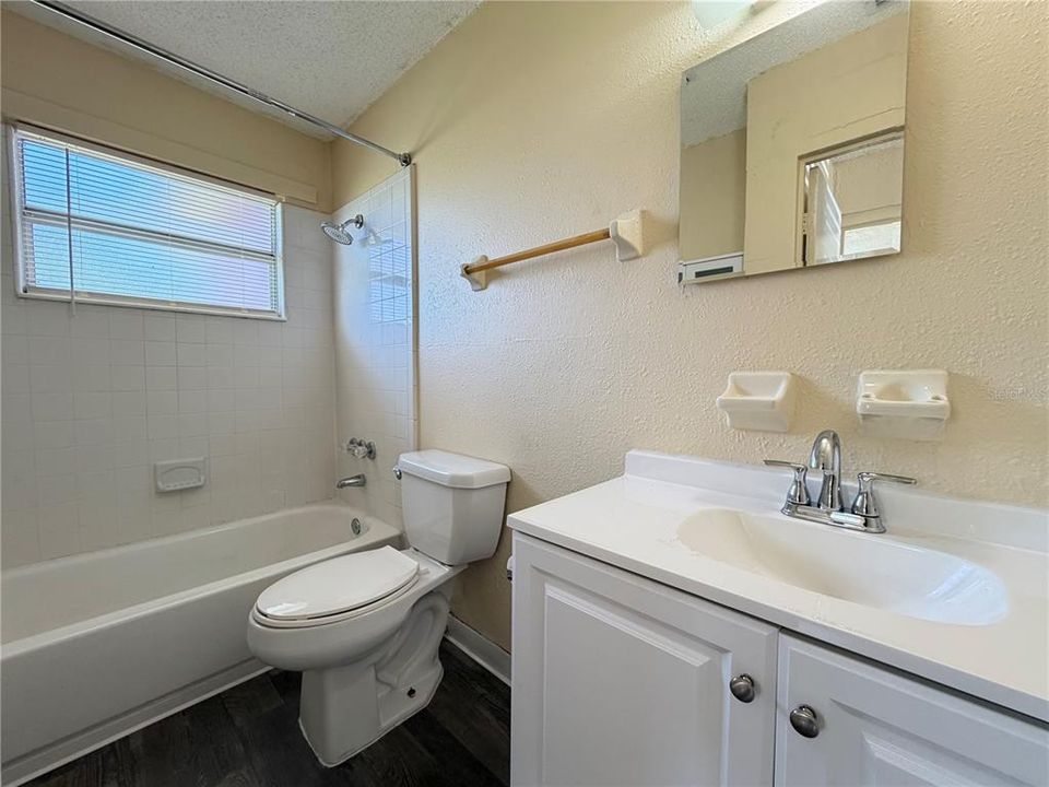 For Rent: $1,200 (2 beds, 1 baths, 648 Square Feet)