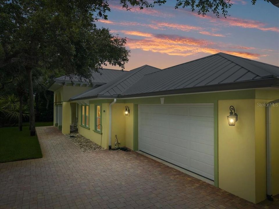 For Sale: $1,399,000 (3 beds, 2 baths, 2105 Square Feet)