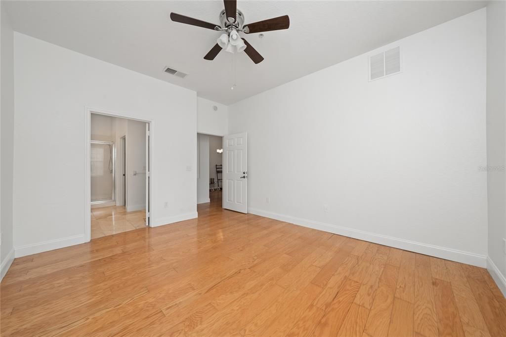 For Sale: $235,000 (3 beds, 2 baths, 1433 Square Feet)