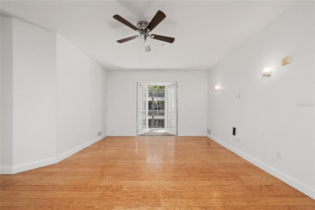 For Sale: $235,000 (3 beds, 2 baths, 1433 Square Feet)