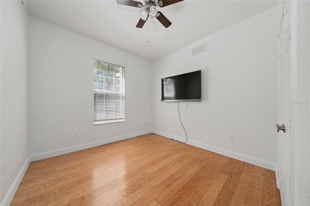 For Sale: $235,000 (3 beds, 2 baths, 1433 Square Feet)