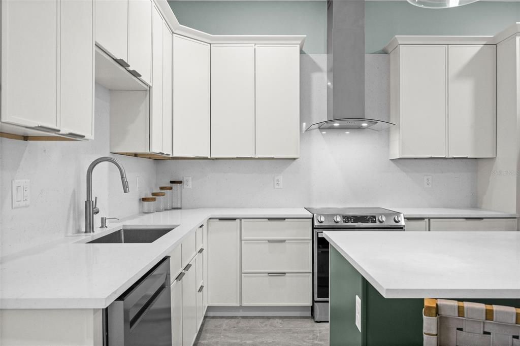 На продажу: $359,900 (3 спален, 2 ванн, 1269 Квадратных фут)