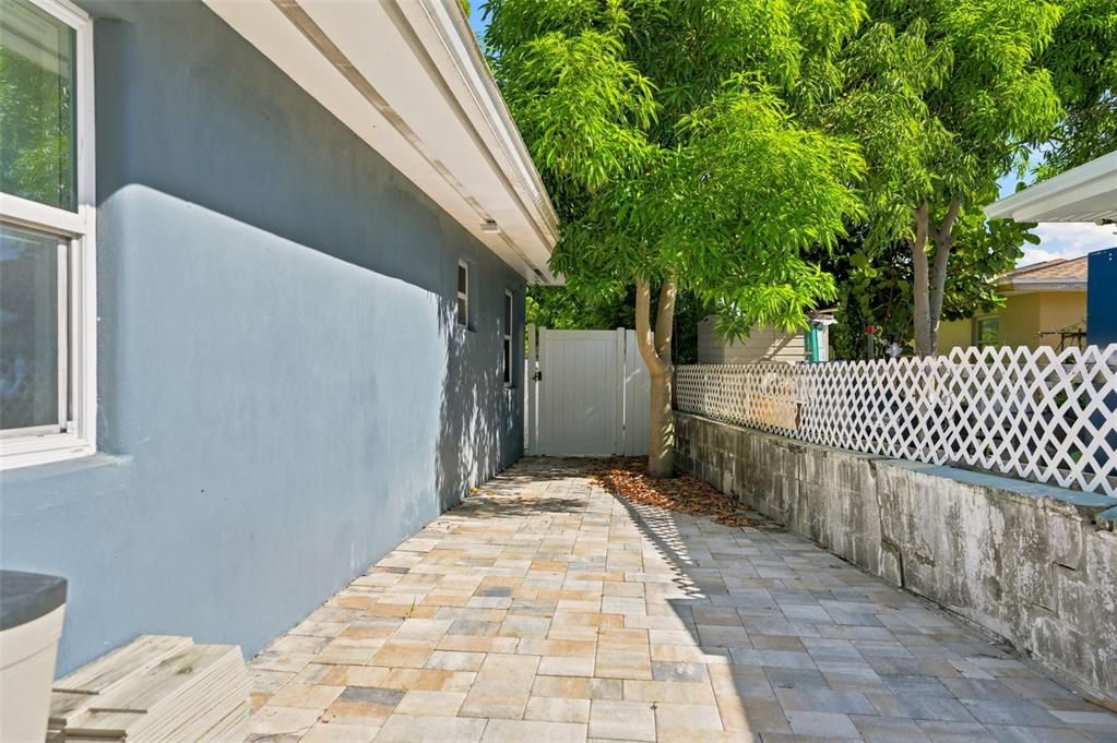 На продажу: $399,999 (3 спален, 2 ванн, 1359 Квадратных фут)