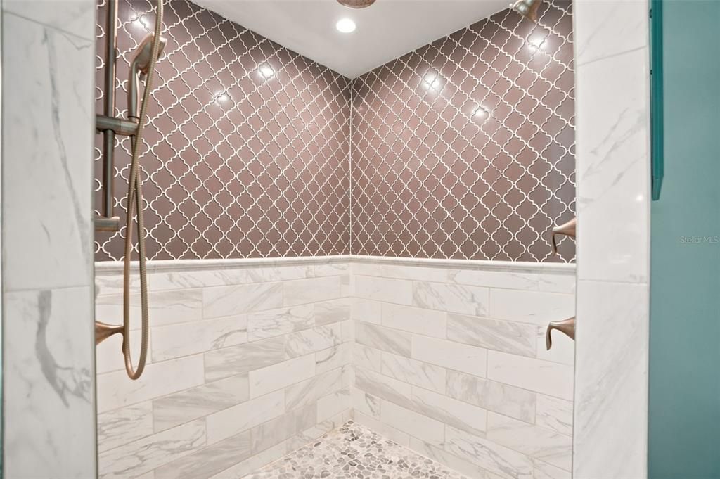 На продажу: $399,999 (3 спален, 2 ванн, 1359 Квадратных фут)
