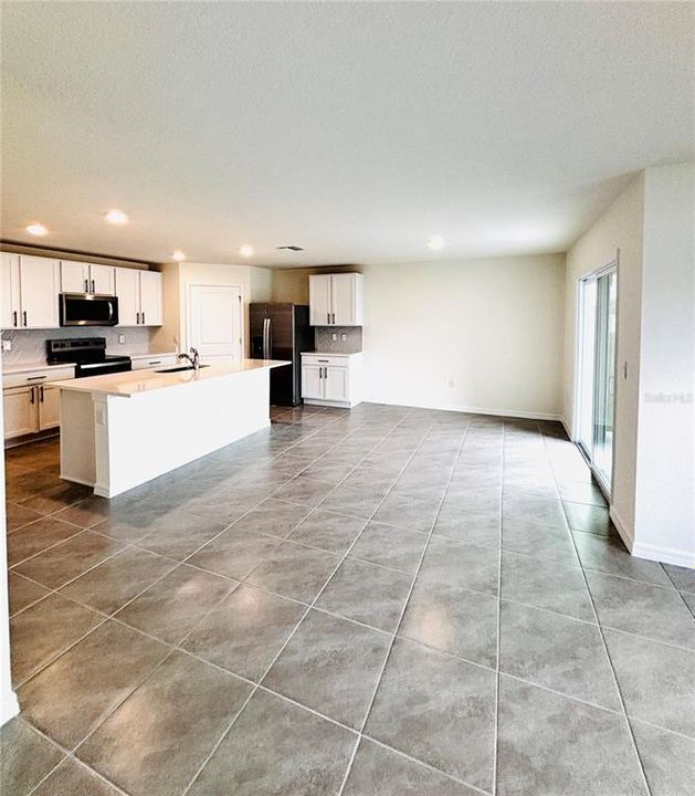 For Rent: $2,400 (4 beds, 2 baths, 0 Square Feet)