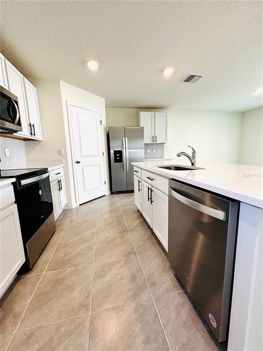 For Rent: $2,400 (4 beds, 2 baths, 0 Square Feet)
