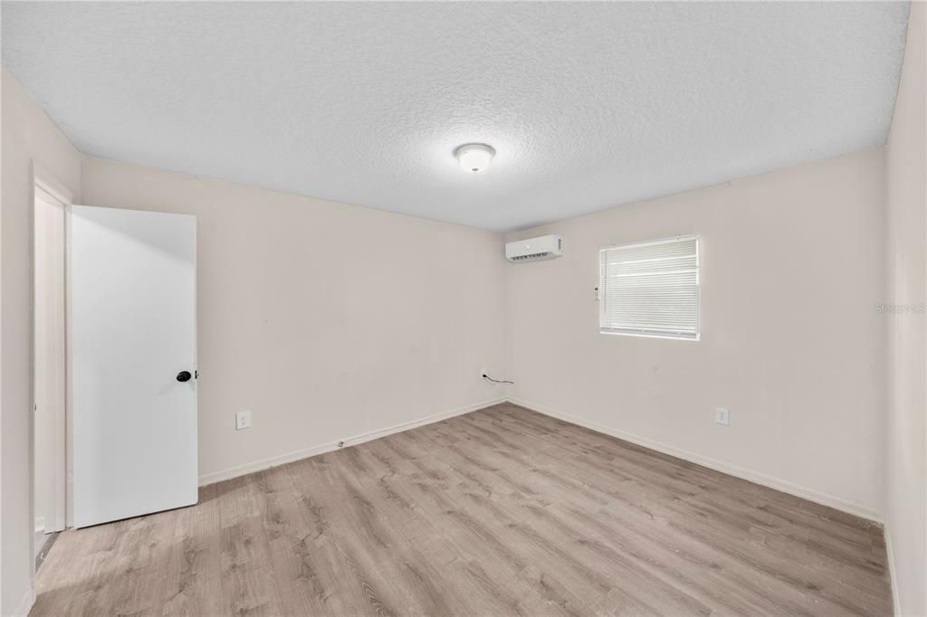 For Sale: $189,990 (3 beds, 1 baths, 1152 Square Feet)