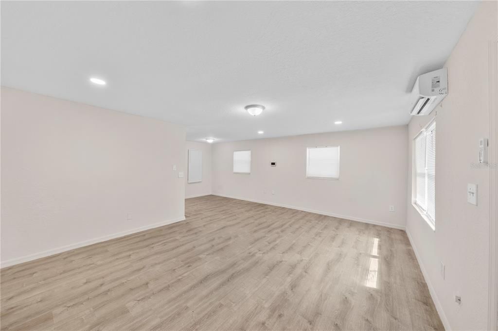 For Sale: $189,990 (3 beds, 1 baths, 1152 Square Feet)