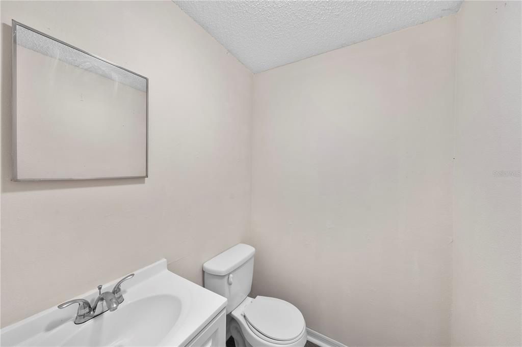 For Sale: $189,990 (3 beds, 1 baths, 1152 Square Feet)