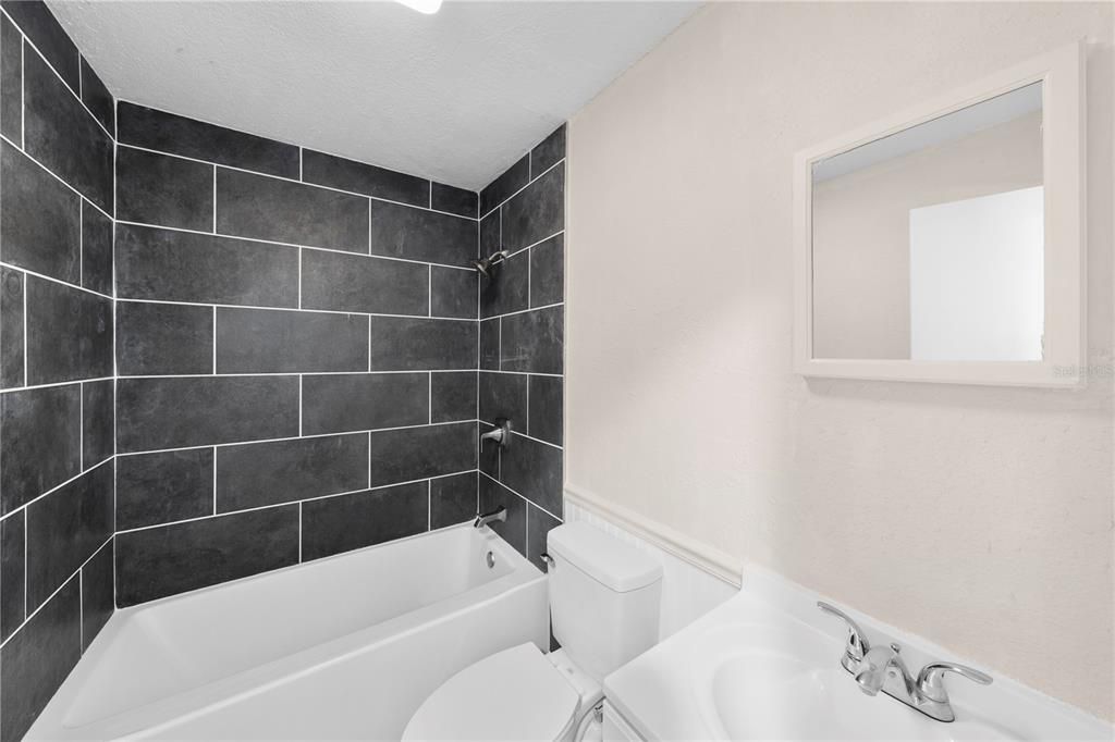For Sale: $189,990 (3 beds, 1 baths, 1152 Square Feet)