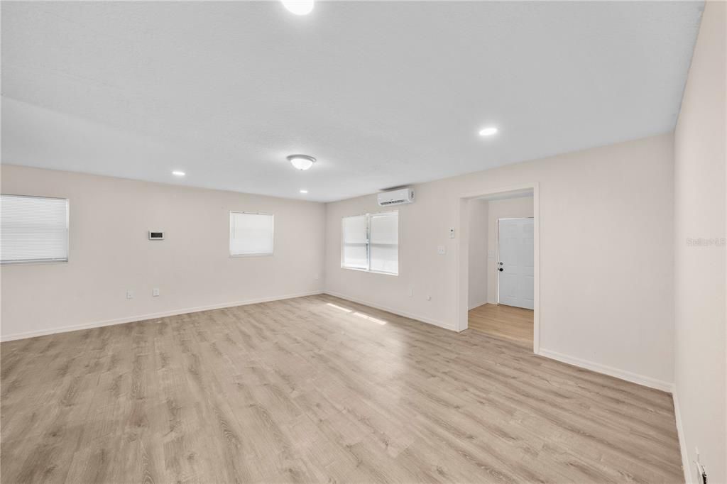 For Sale: $189,990 (3 beds, 1 baths, 1152 Square Feet)