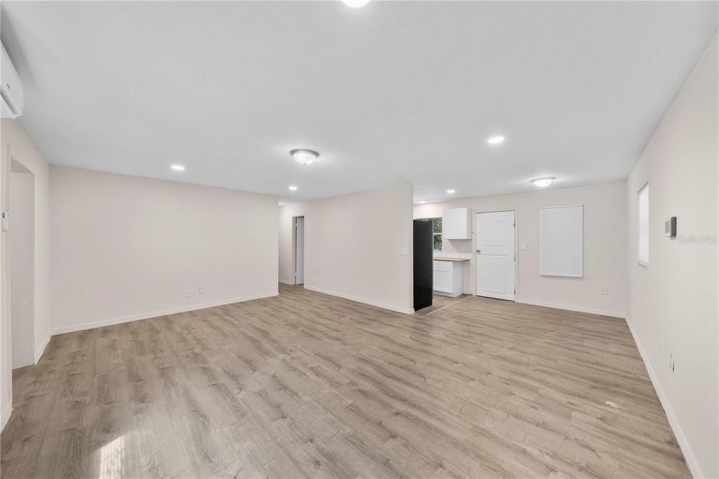 For Sale: $189,990 (3 beds, 1 baths, 1152 Square Feet)
