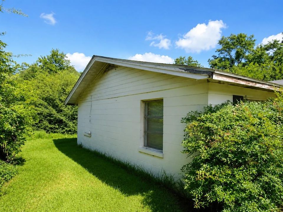 For Sale: $99,900 (3 beds, 1 baths, 1080 Square Feet)
