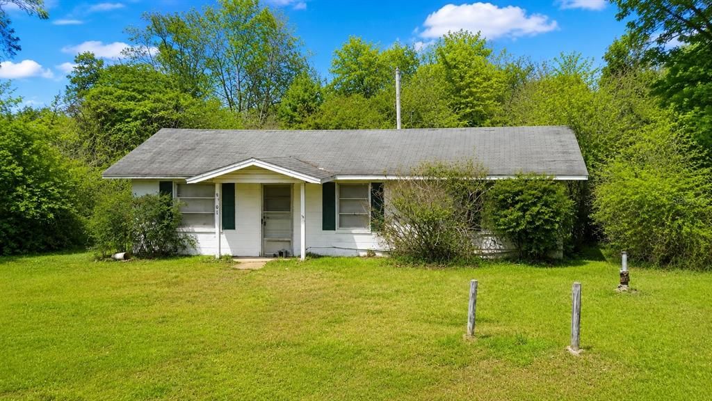For Sale: $99,900 (3 beds, 1 baths, 1080 Square Feet)