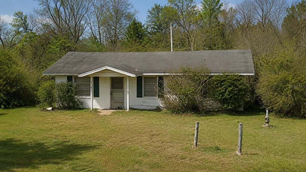 For Sale: $99,900 (3 beds, 1 baths, 1080 Square Feet)
