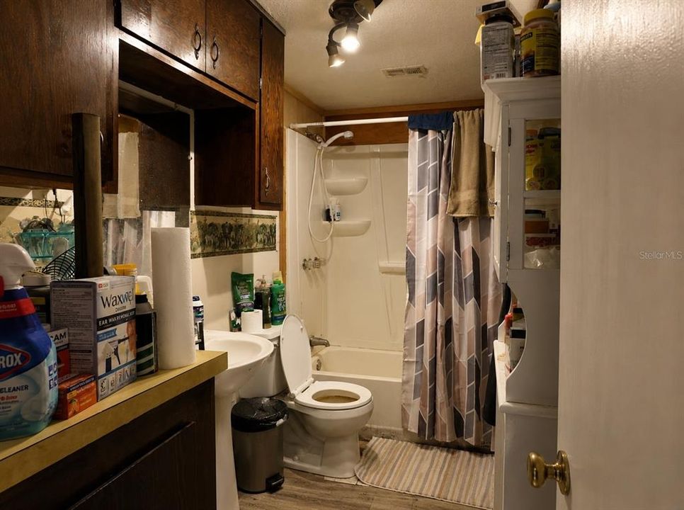 For Sale: $99,900 (3 beds, 1 baths, 1080 Square Feet)