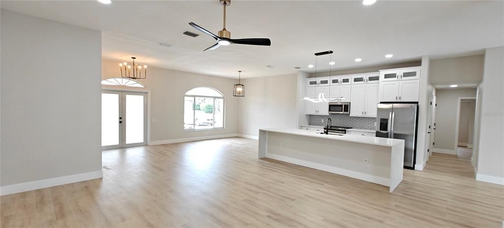 En Venta: $415,000 (4 camas, 2 baños, 2208 Pies cuadrados)